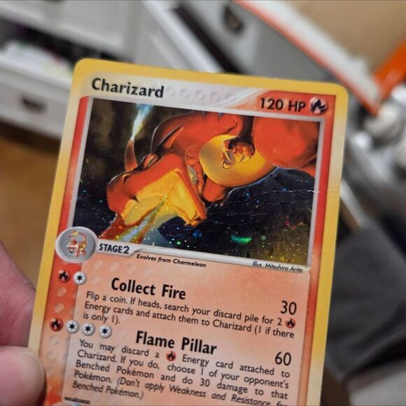 Charizard 100/97 Holo Rare – Skyridge 2003 – EX E-Series Pokémon Card(Creasing) - Picture 6 of 8